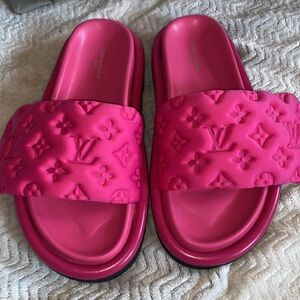 Louis Vuitton pillow slides SZ 41